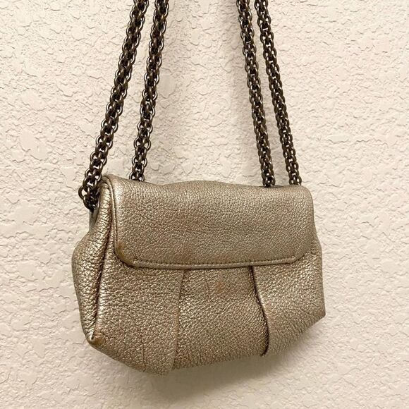 Henri Bendel silver metallic embossed leather pleated chain strap medallion bag - Picture 9 of 12
